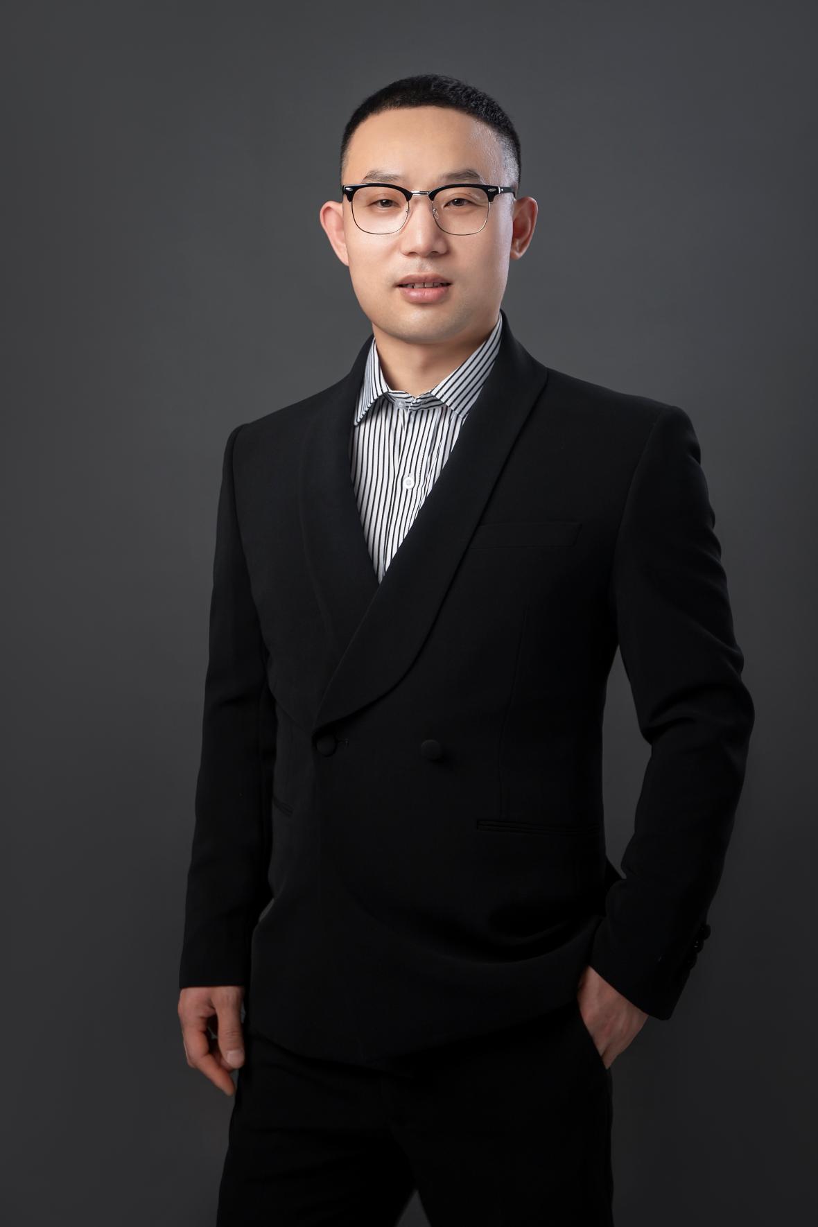 程豪伦 院长 30年口腔外科及种植修复经验